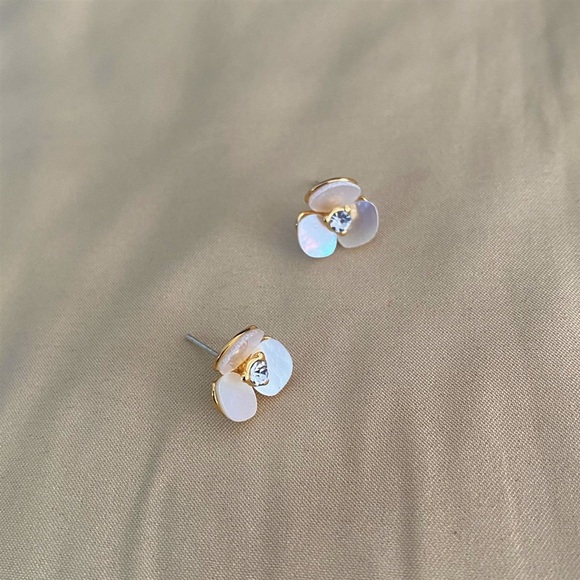 Kate Spade 2 in 1 Flower and Pearl Earrings 🌸 - Picture 9 of 11